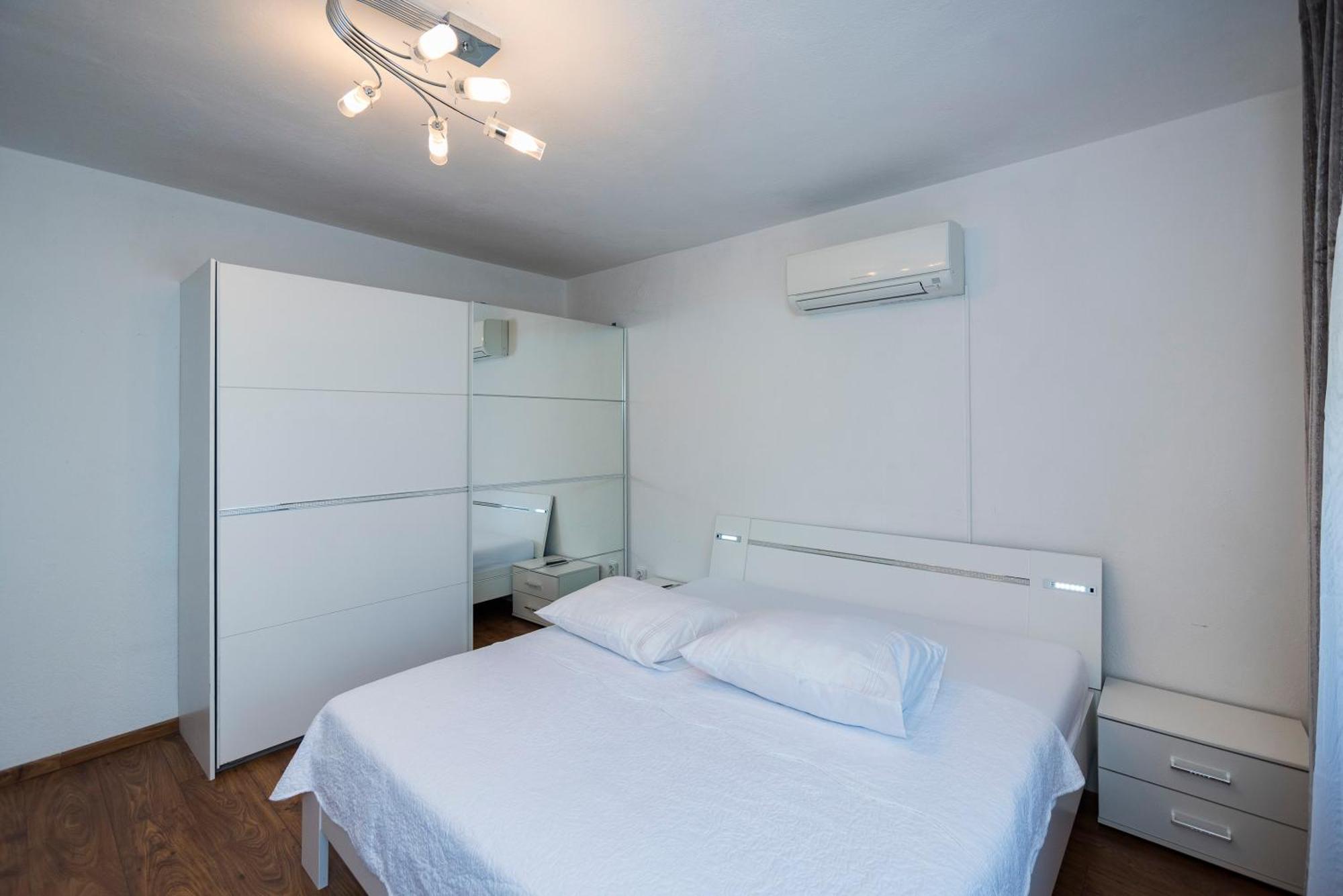 M&M Pelivan Apartments Solin Eksteriør billede