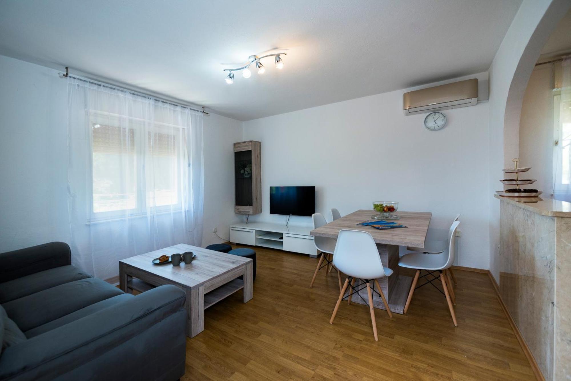 M&M Pelivan Apartments Solin Eksteriør billede