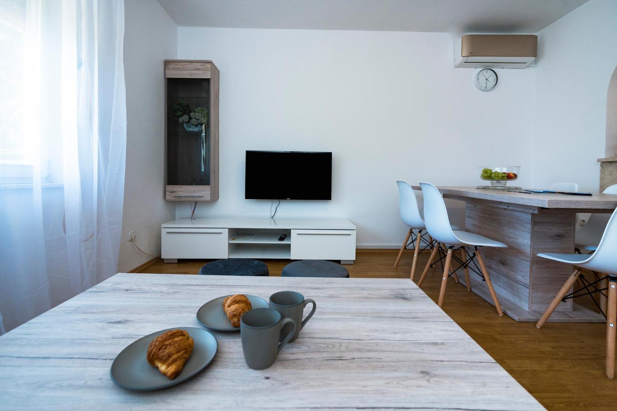 M&M Pelivan Apartments Solin Eksteriør billede