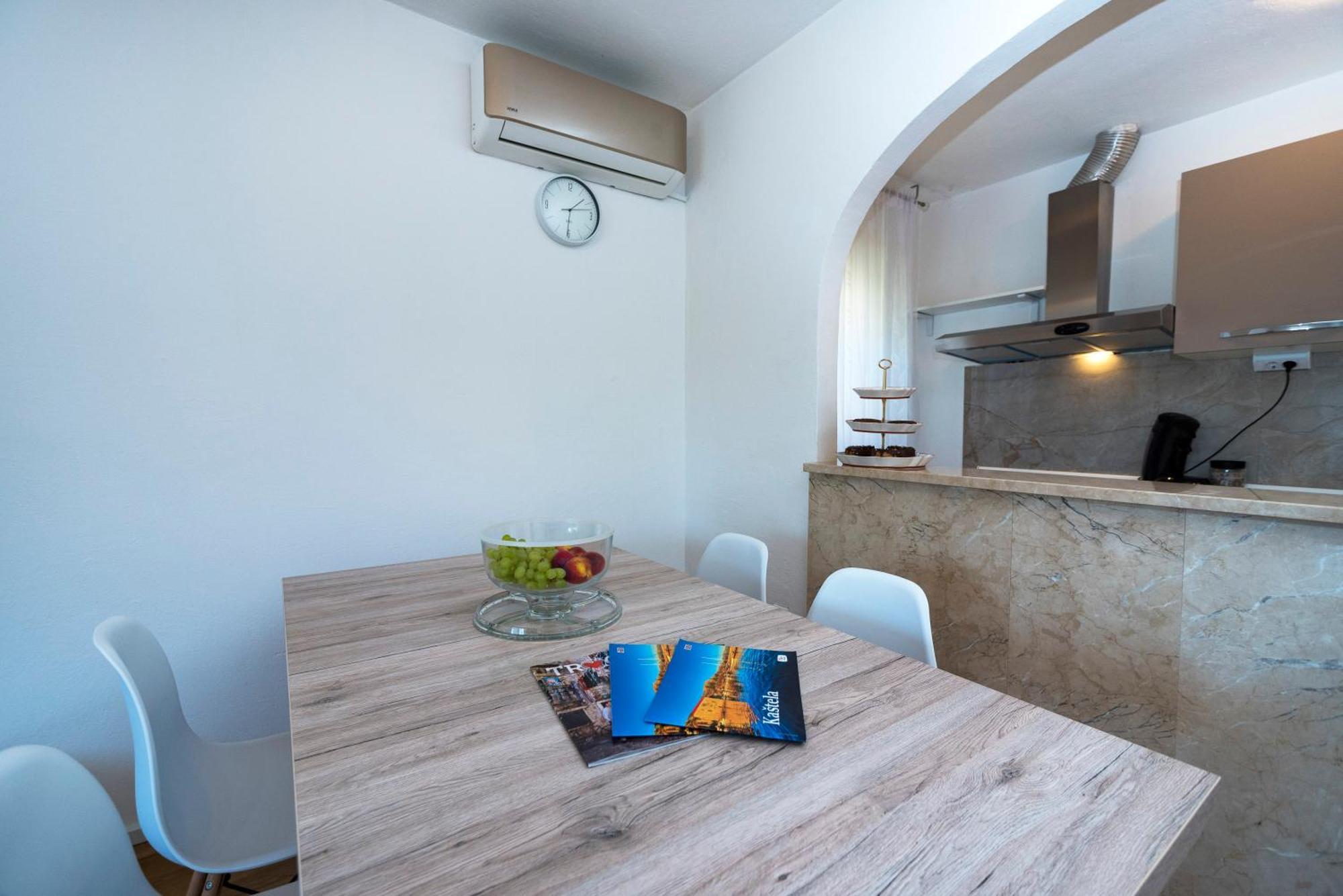 M&M Pelivan Apartments Solin Eksteriør billede